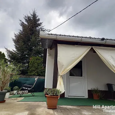 Guest house Idill Apartmanhaz 2*