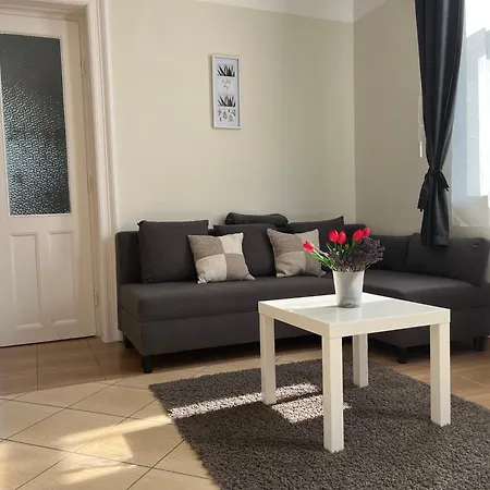 Idill Apartmanhaz Guest house