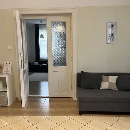 Idill Apartmanhaz Gæstehus