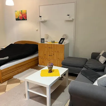 Guest house Idill Apartmanhaz 2*